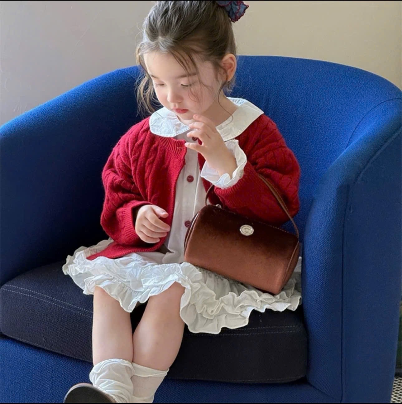 Sét áo len đỏ kèm váy trắng bé gái