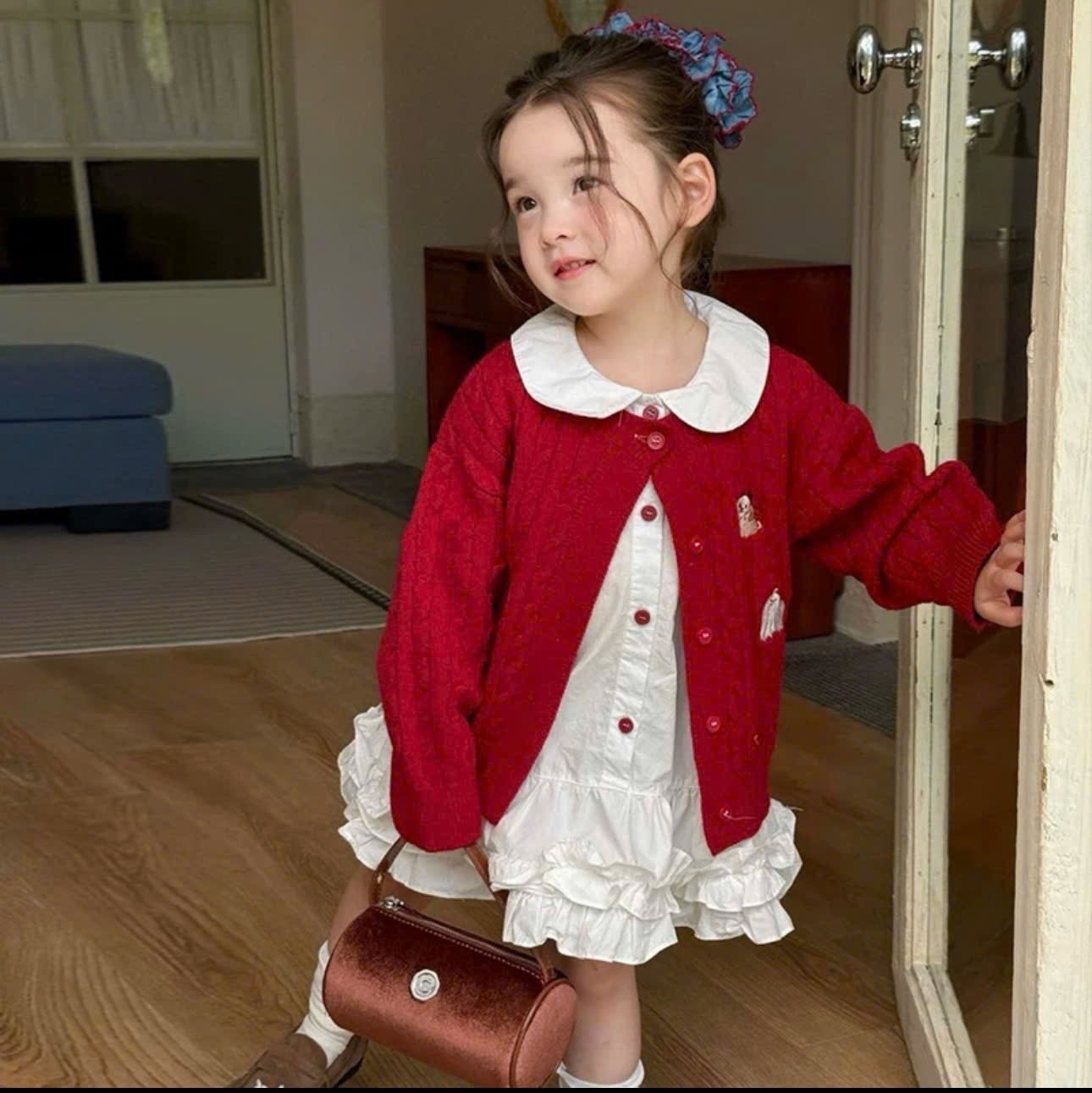 Sét áo len đỏ kèm váy trắng bé gái