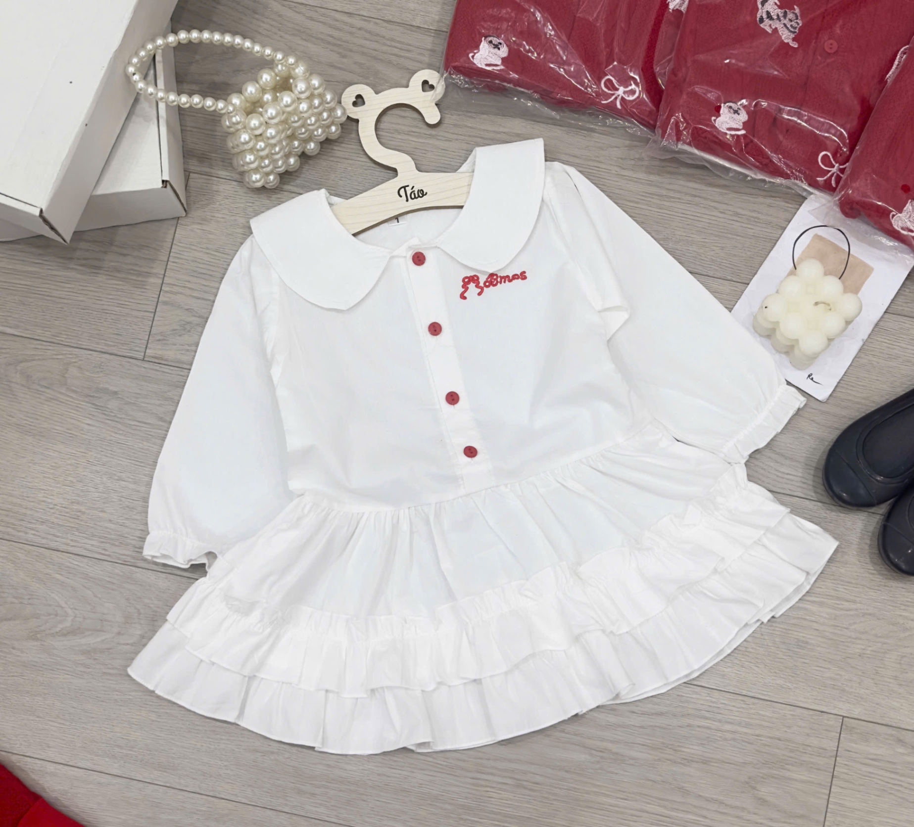 Sét áo len đỏ kèm váy trắng bé gái