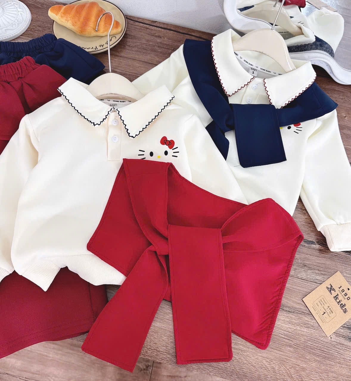 Sét bộ nỉ kèm khăn kitty +quần cạp bèo bé gái