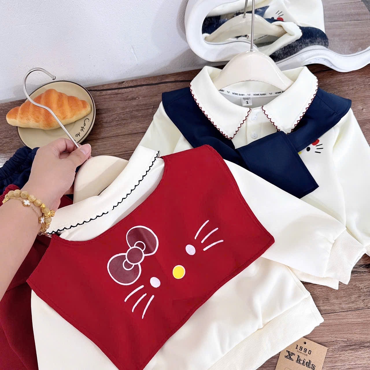 Sét bộ nỉ kèm khăn kitty +quần cạp bèo bé gái