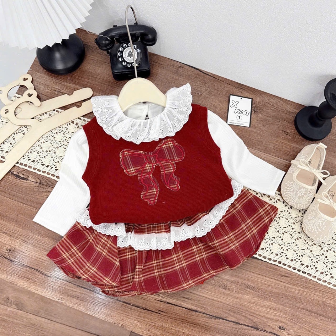 Sét 3 chi tiết gile đỏ hình nơ xk cv kẻ bé gái