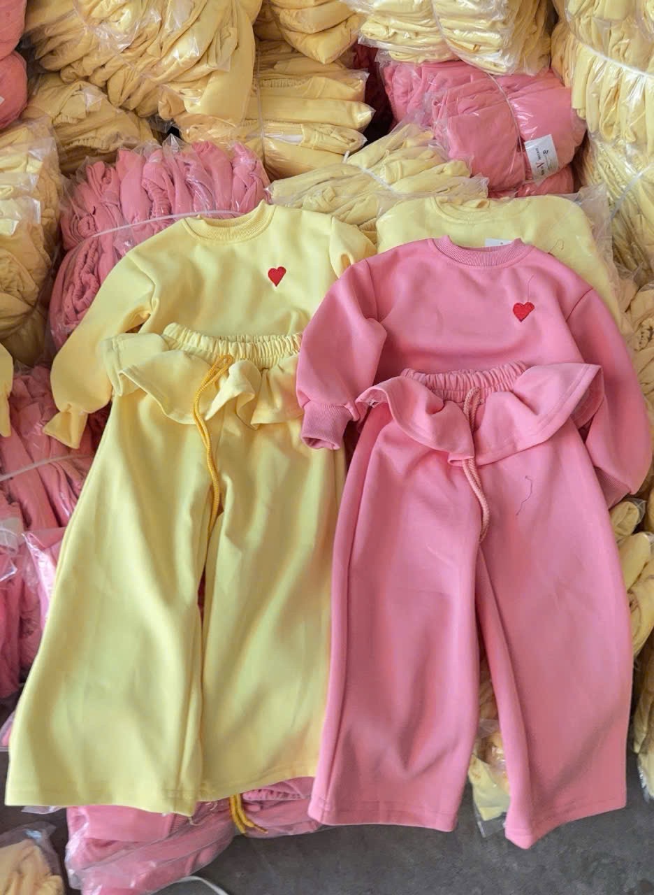 Sét bộ nỉ trái tim quần cạp bèo bé gái