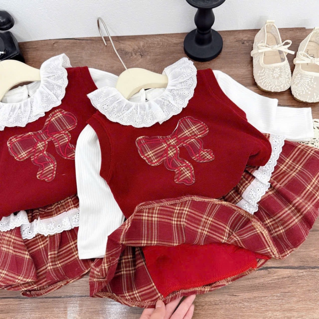 Sét 3 chi tiết gile đỏ hình nơ xk cv kẻ bé gái