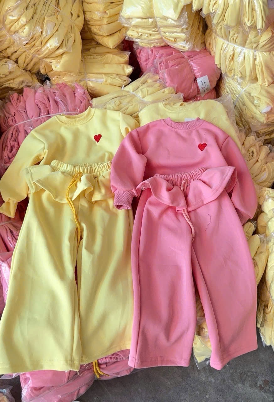 Sét bộ nỉ trái tim quần cạp bèo bé gái