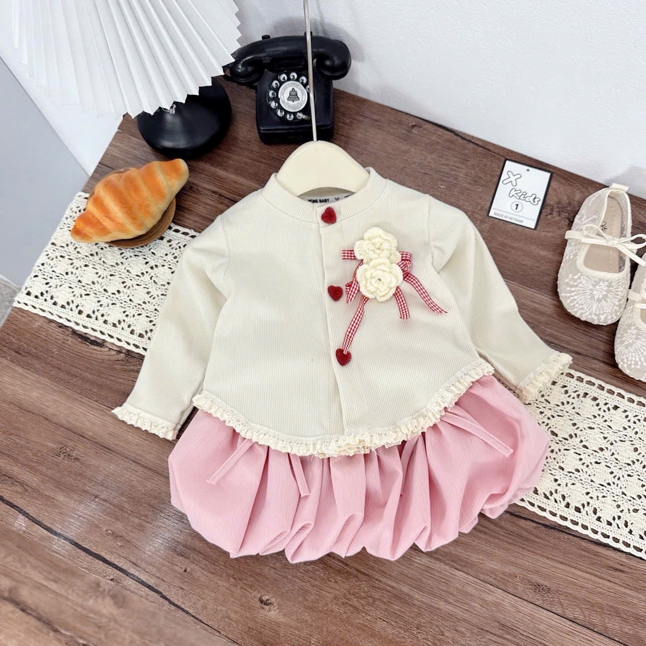 (Theo màu áo) Sét áo tăm thỏ cúc tim cv bồng bé gái xk