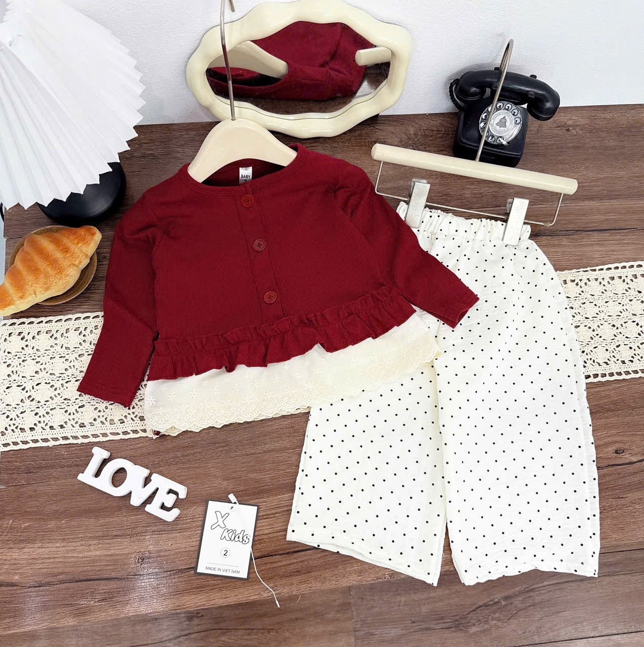 Sét áo tăm thỏ phối thân ren quần chầm bi bé gái