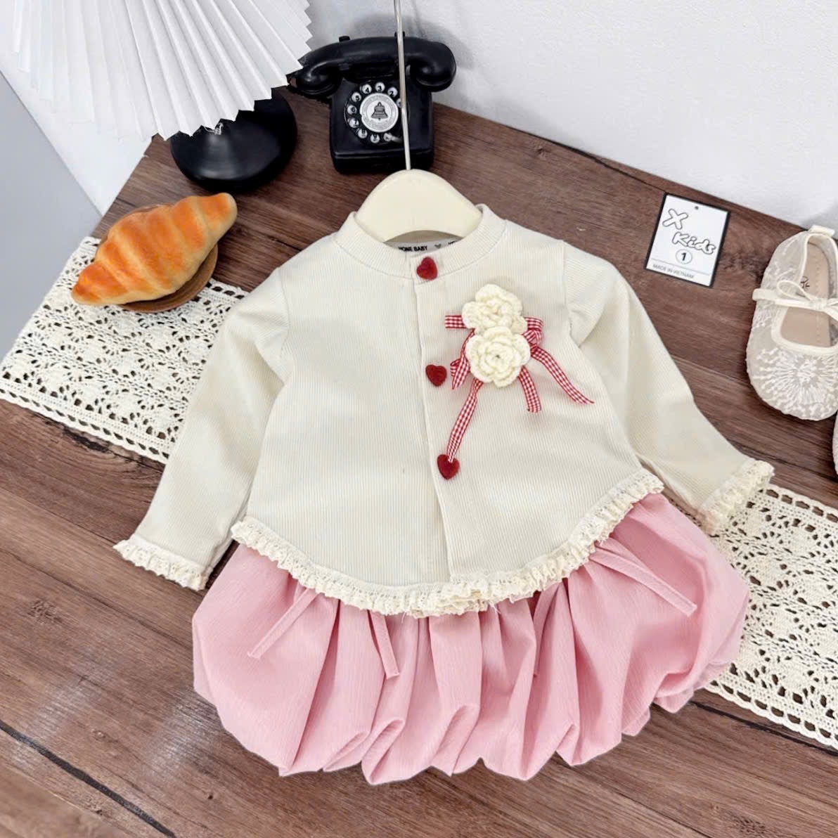 (Theo màu áo) Sét áo tăm thỏ cúc tim cv bồng bé gái xk