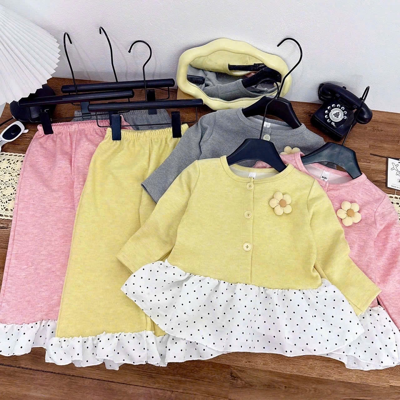 Sét bộ tăm thỏ đính hoa thân phối vạt bi quần dài bé gái