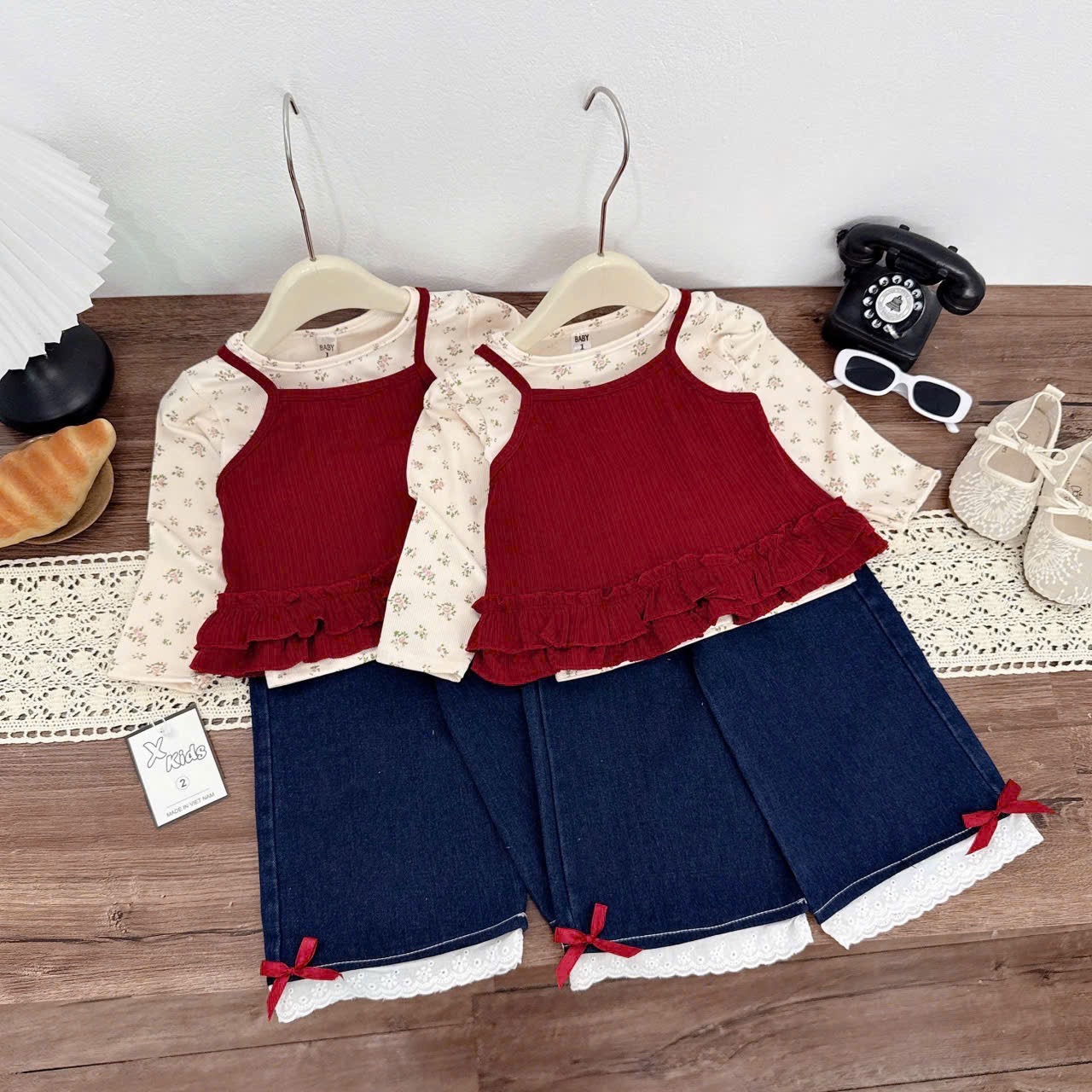 Sét 3 chi tiết áo hoa kèm gile tăm quần bò xuông bé gái