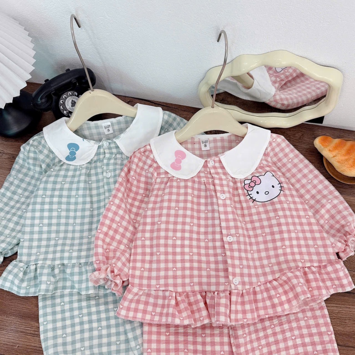 Sét pzm kitty quần bo ống bé gái