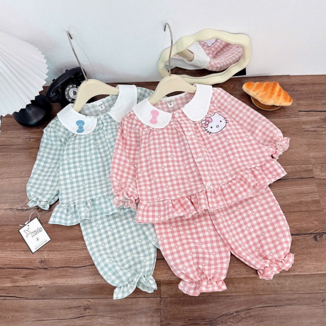 Sét pzm kitty quần bo ống bé gái