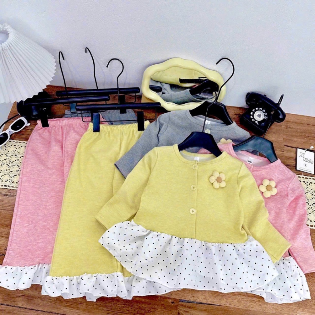 Sét bộ tăm thỏ đính hoa thân phối vạt bi quần dài bé gái