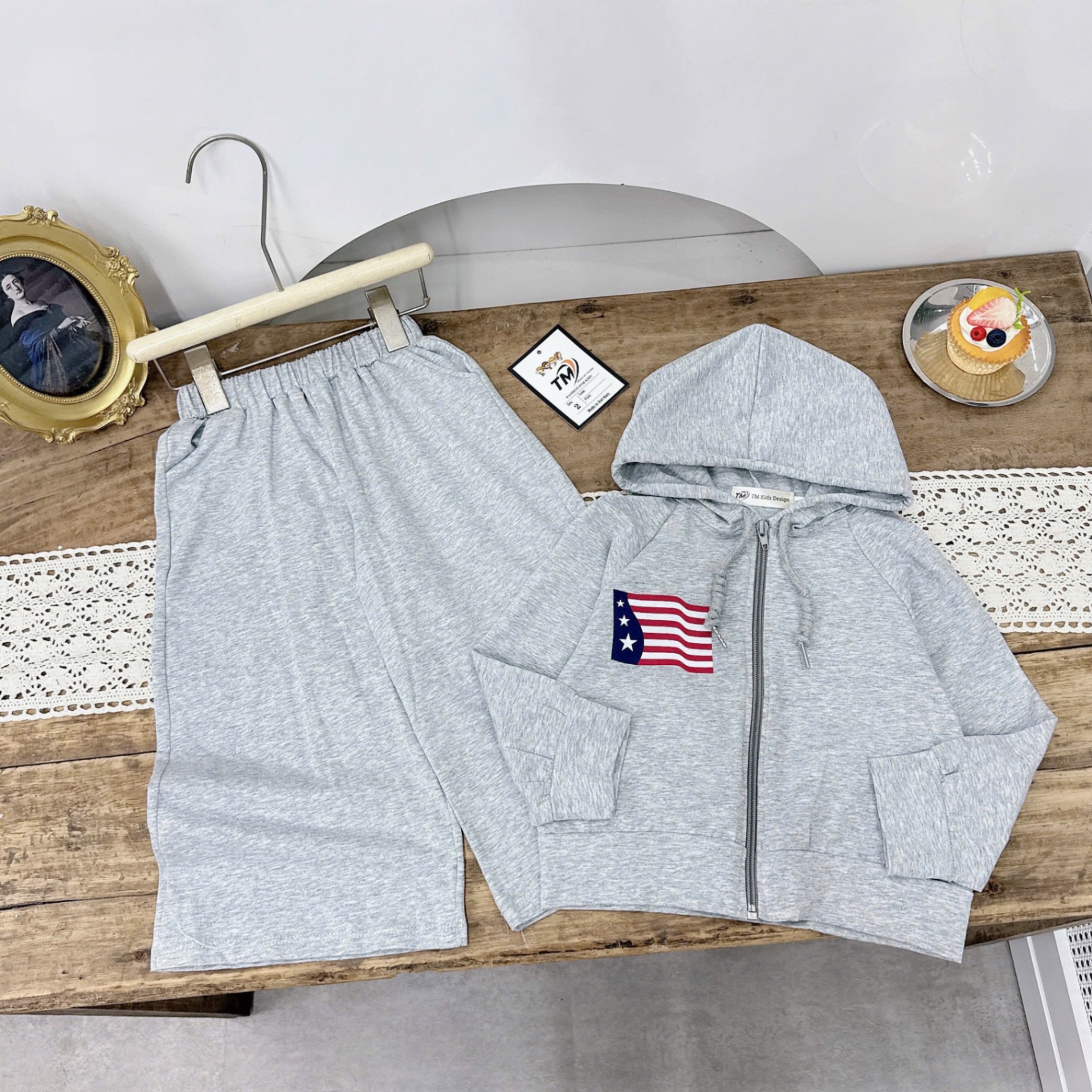 Sét bộ cờ mũ quần xuông bé gái