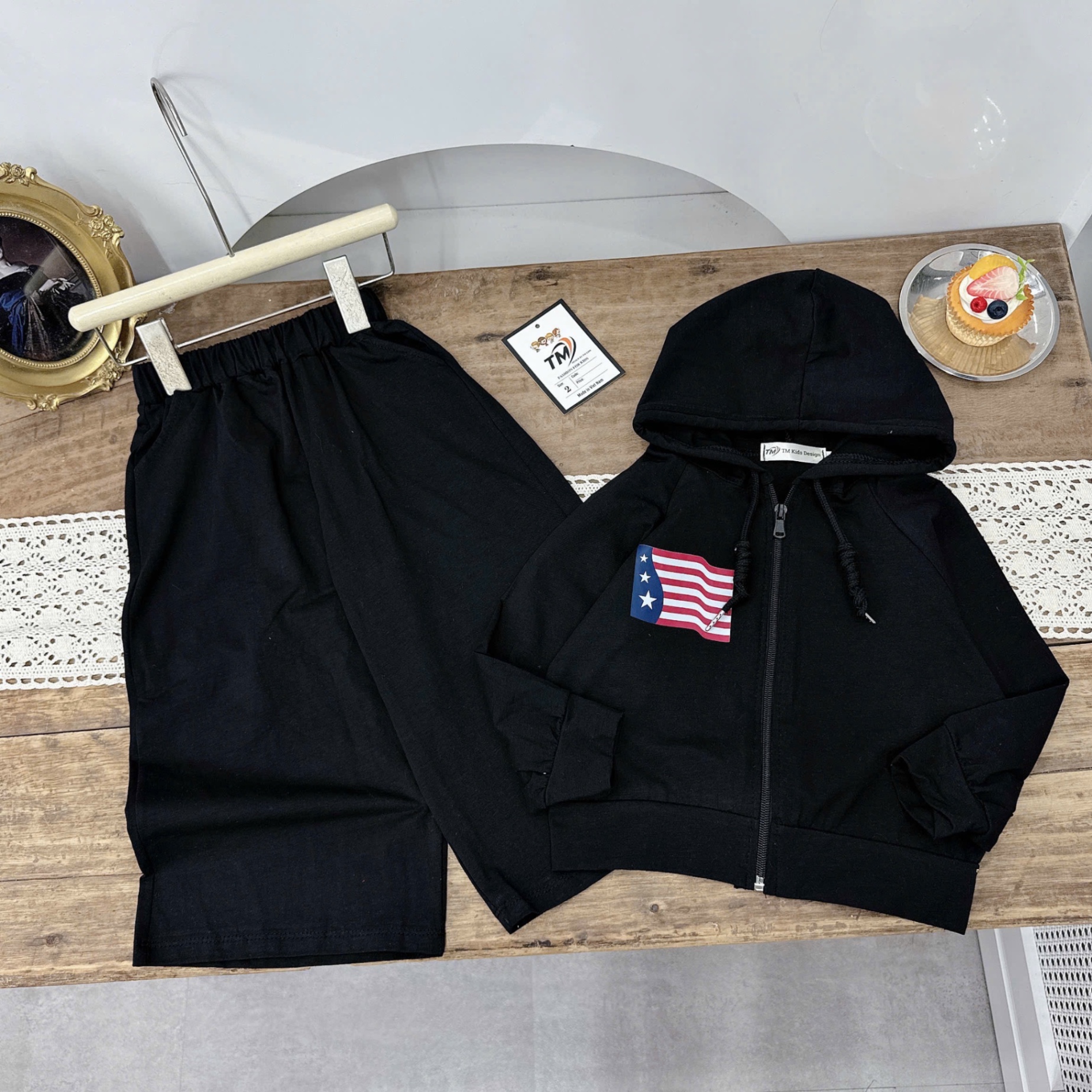 Sét bộ cờ mũ quần xuông bé gái