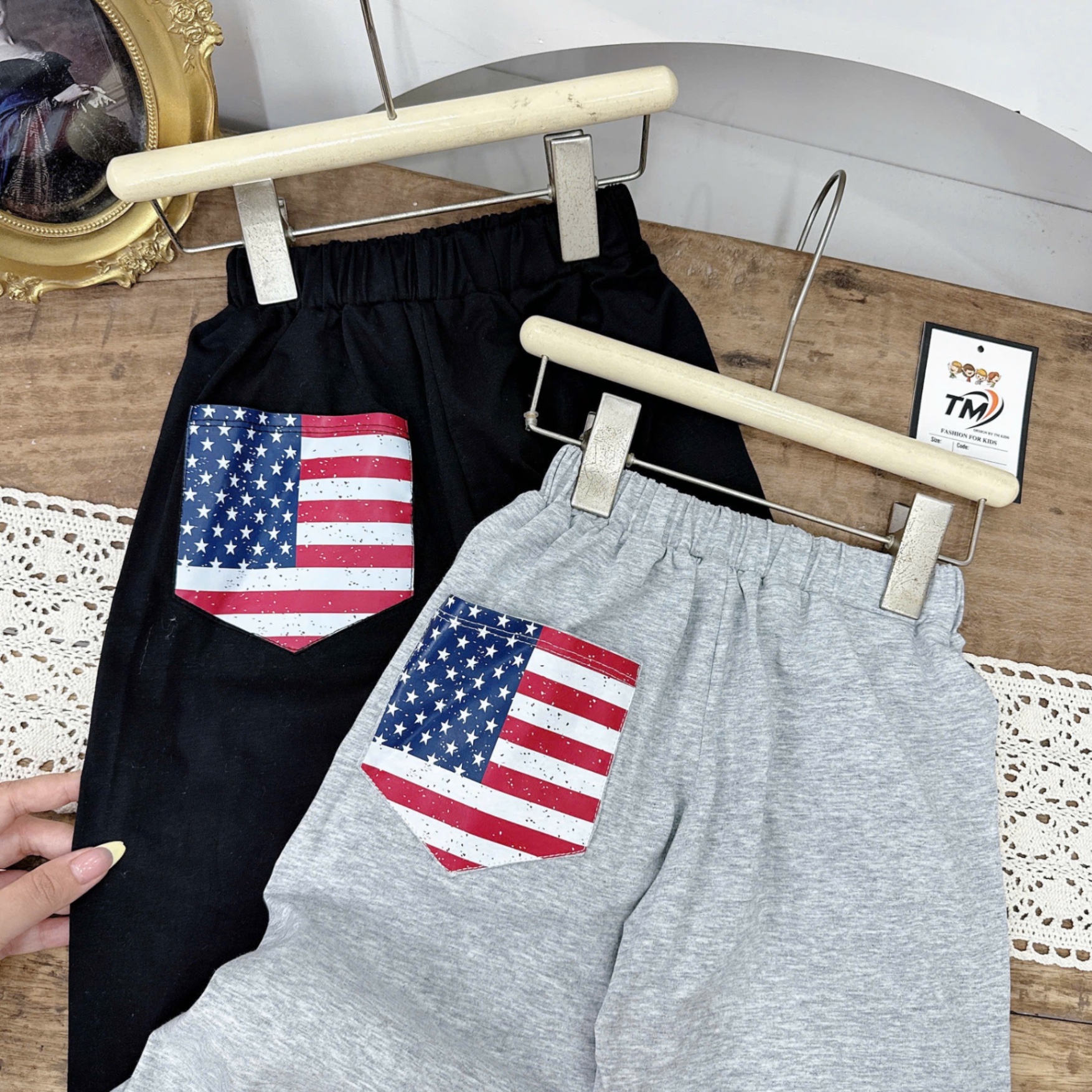 Sét bộ cờ mũ quần xuông bé gái