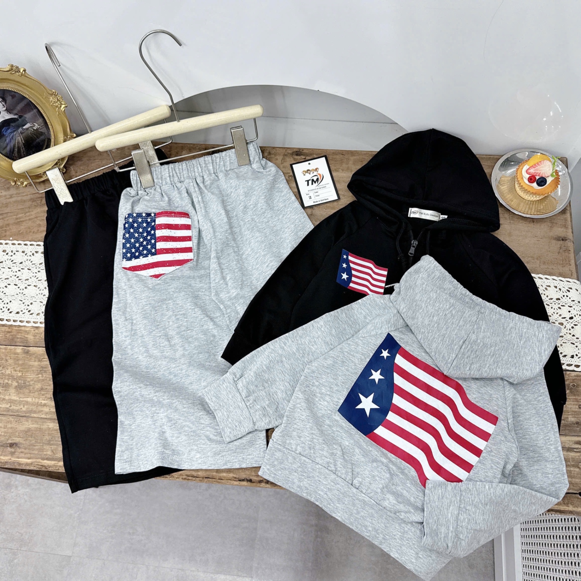 Sét bộ cờ mũ quần xuông bé gái