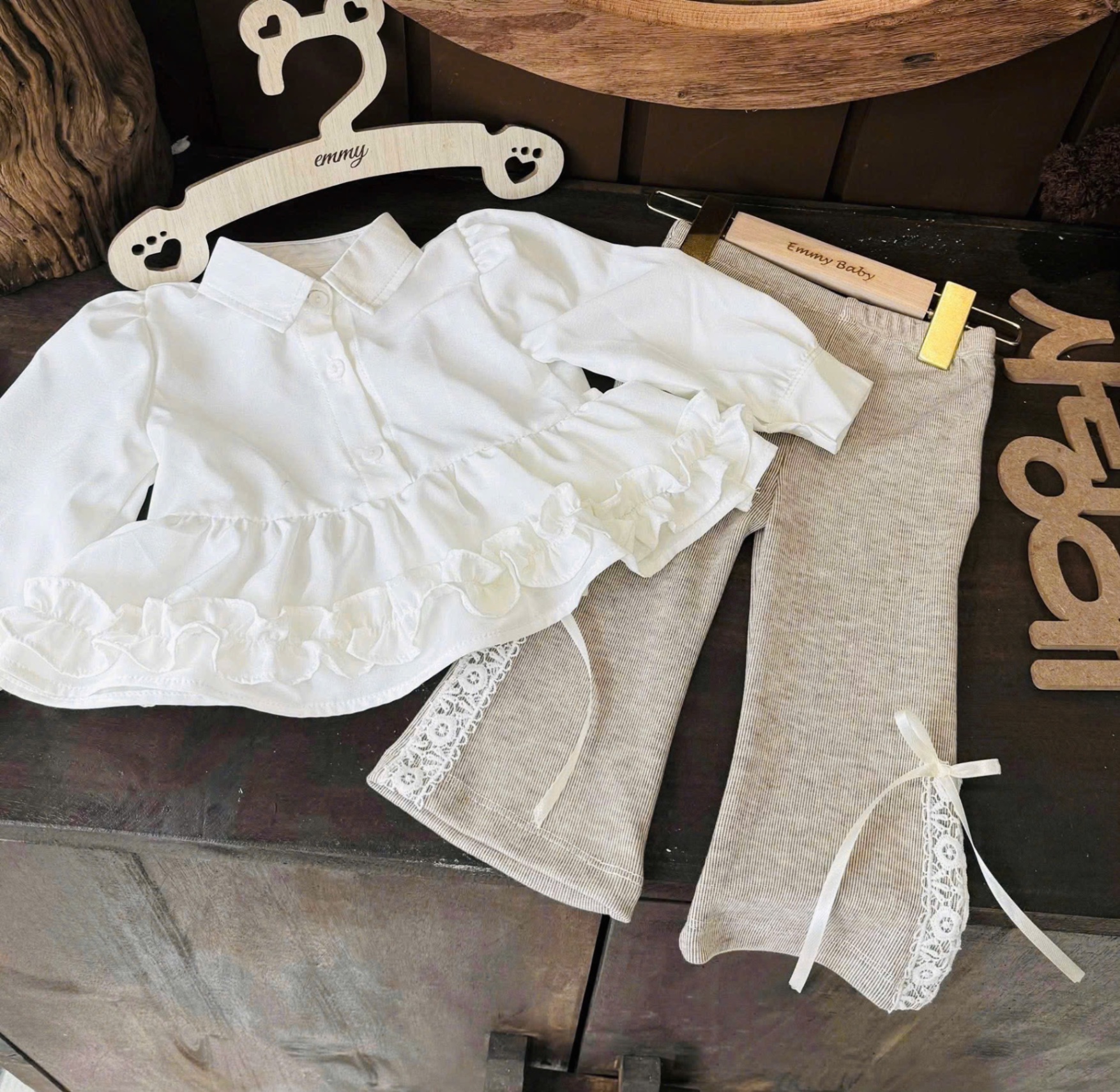 Sét áo sơ mi bèo quần tăm loe đính nơ bé gái