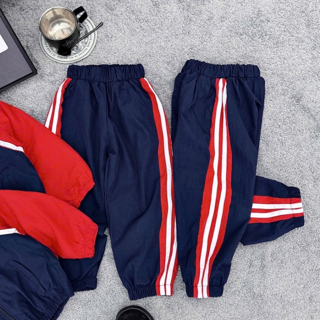 Sét bộ gió xanh than phối sọc đỏ cho bé trai gái