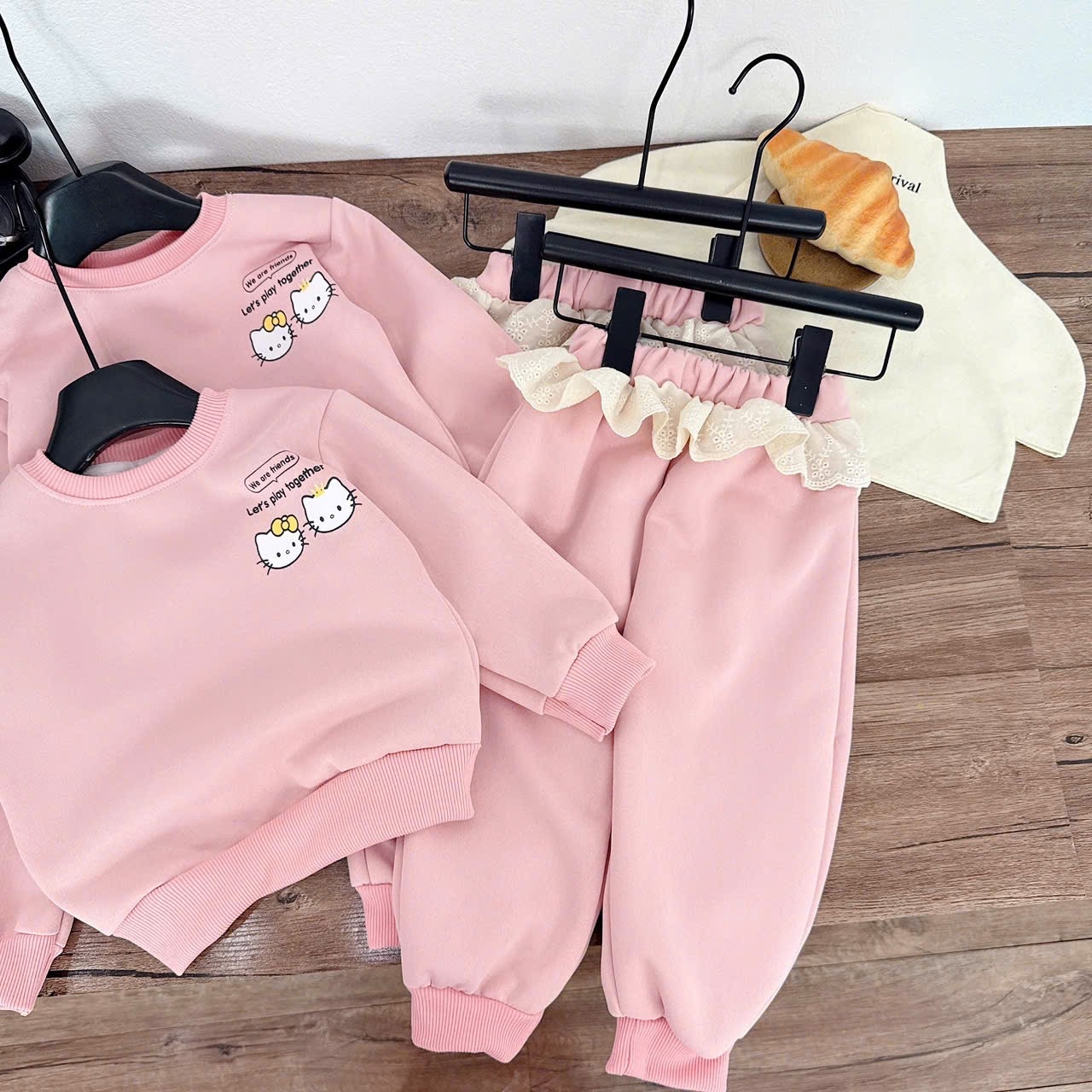 Sét bộ nỉ hồng kitty xk bé gái