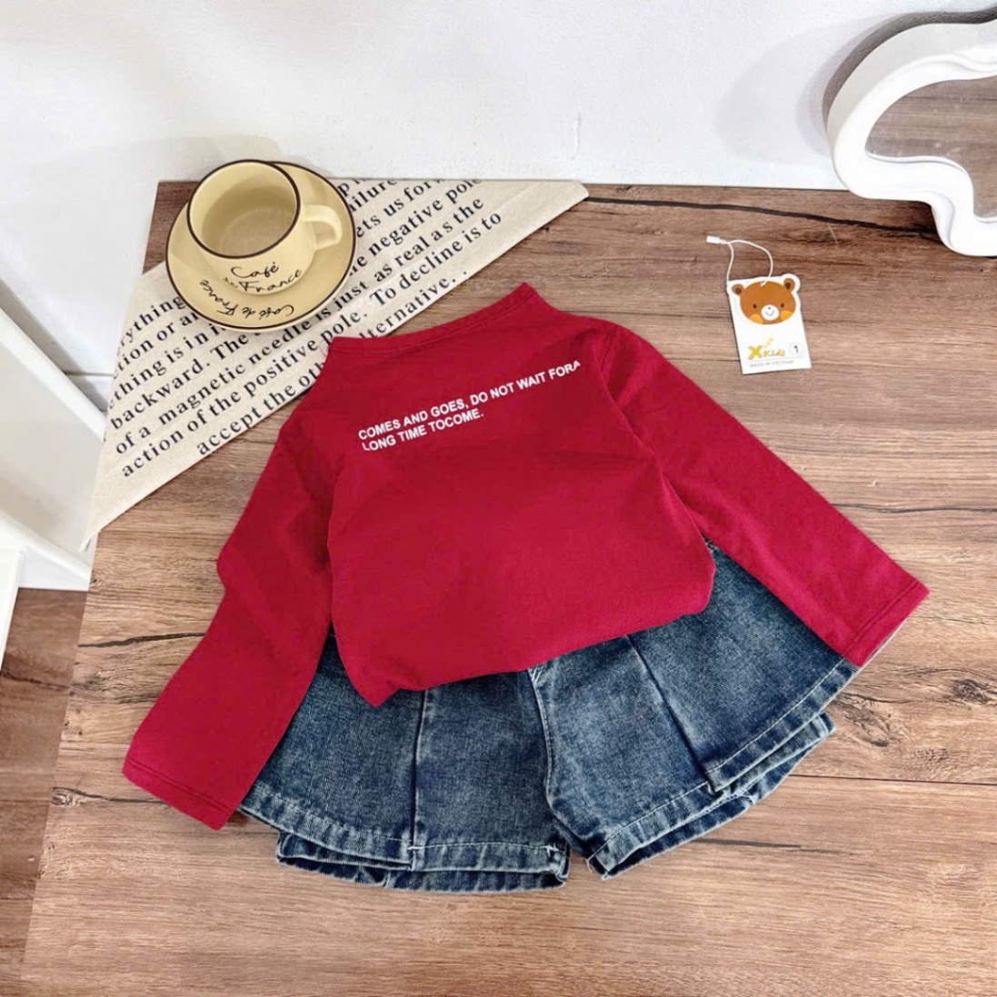 Sét áo chữ dài tay quần sooc bò giả váy bé gái