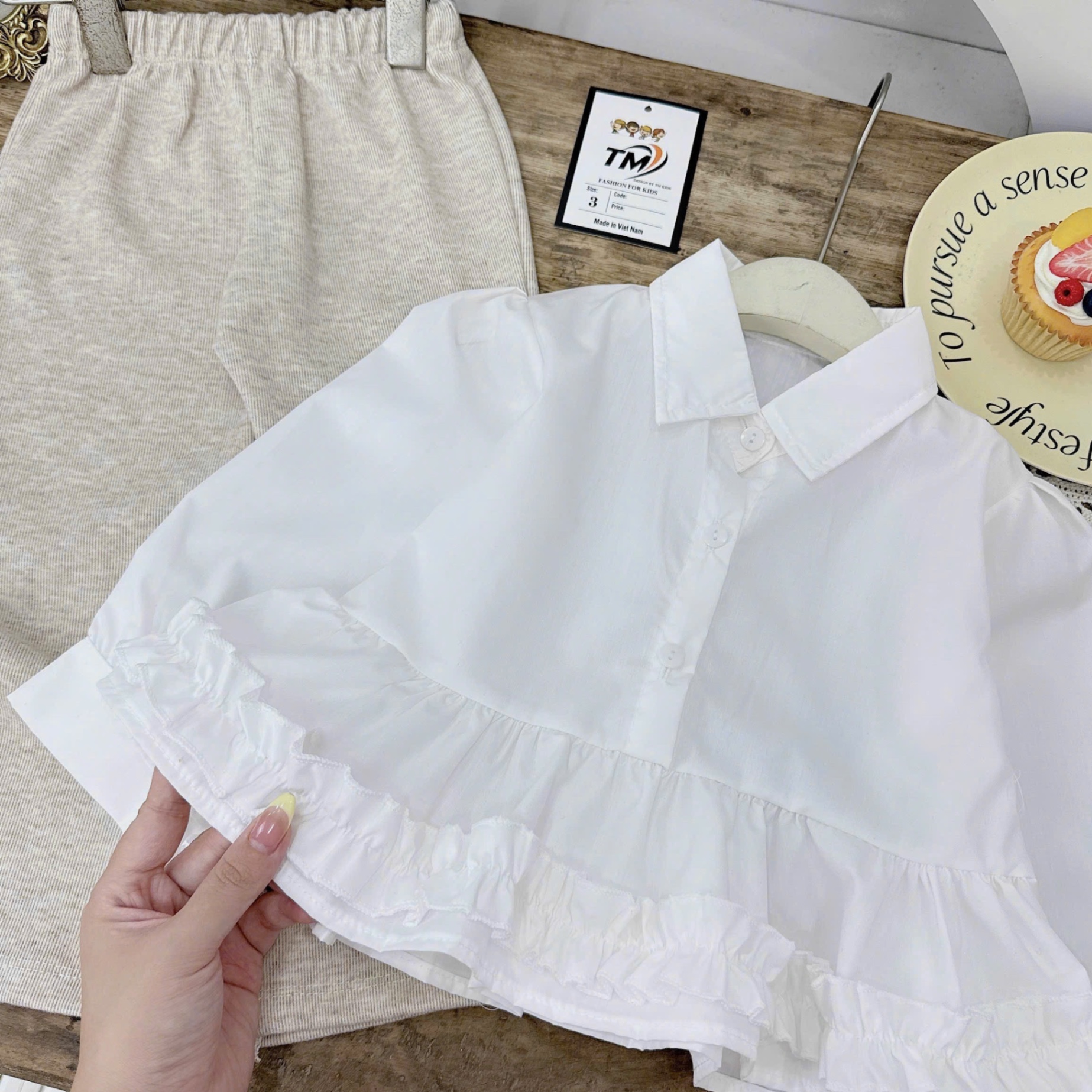 Sét áo sơ mi bèo quần tăm loe đính nơ bé gái