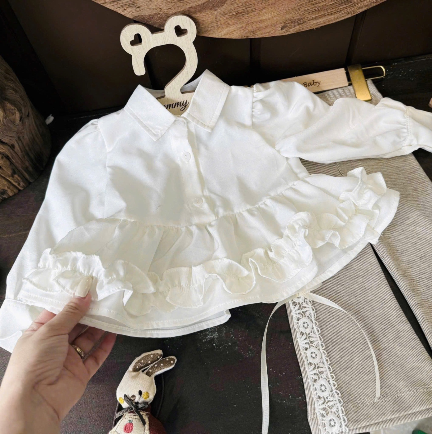 Sét áo sơ mi bèo quần tăm loe đính nơ bé gái