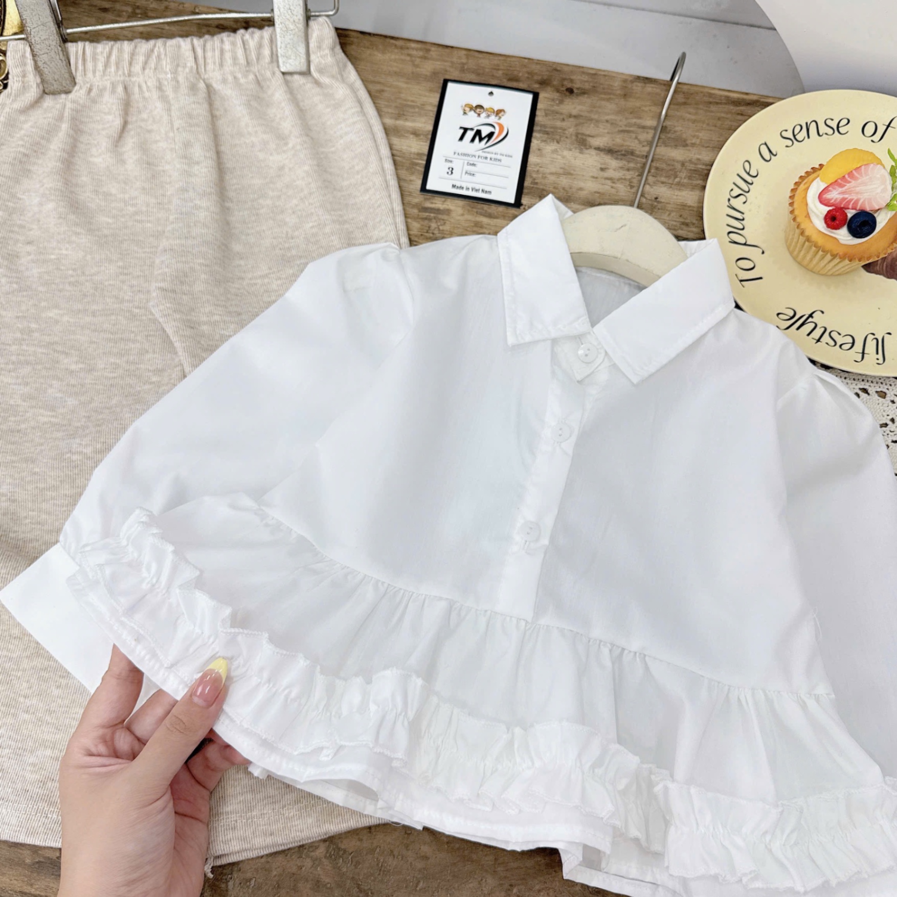 Sét áo sơ mi bèo quần tăm loe đính nơ bé gái