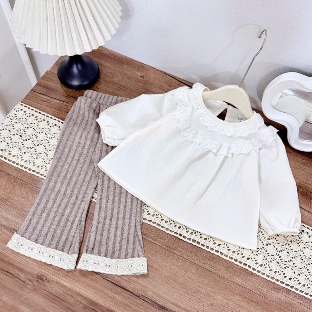 Sét áo babydoll quần nâu loe phối ren bé gái