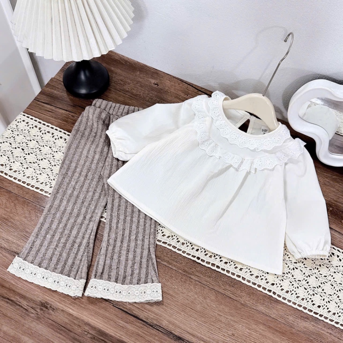 Sét áo babydoll quần nâu loe phối ren bé gái