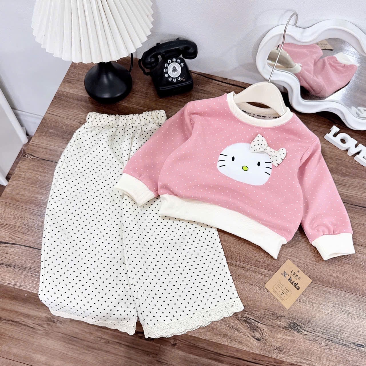 Bộ nỉ chấm bi kitty bé gái