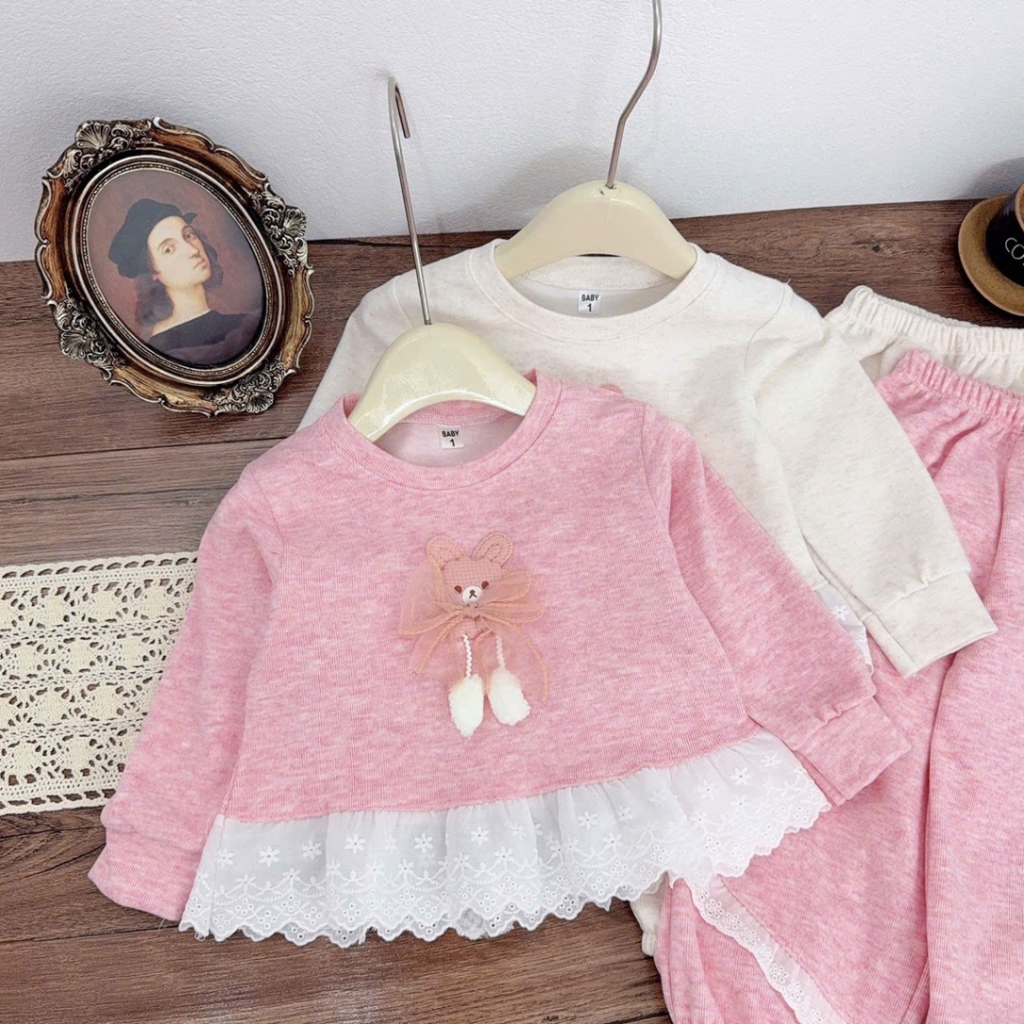 Sét bộ tăm thỏ đính nơ quần bo ống xk bé gái