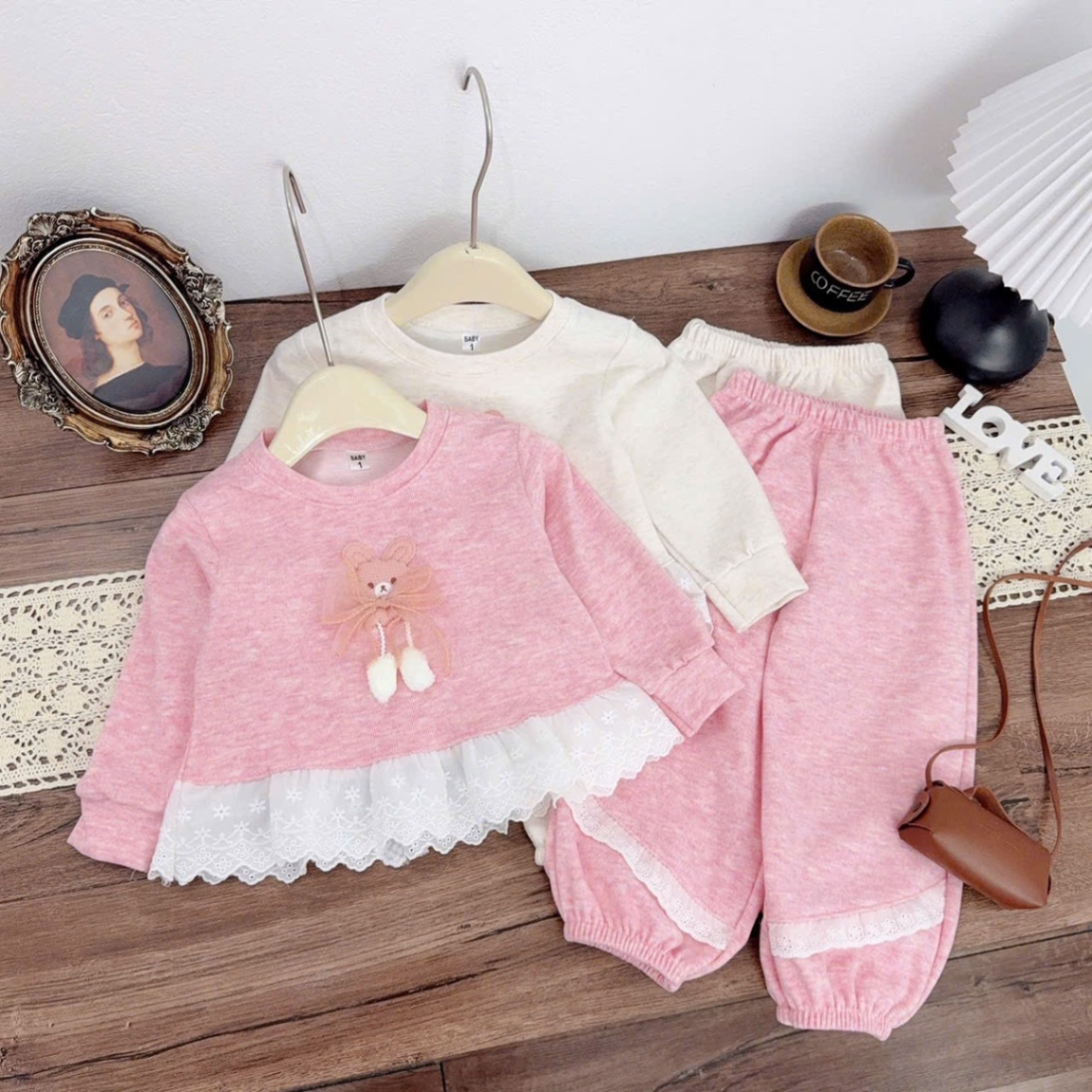 Sét bộ tăm thỏ đính nơ quần bo ống xk bé gái