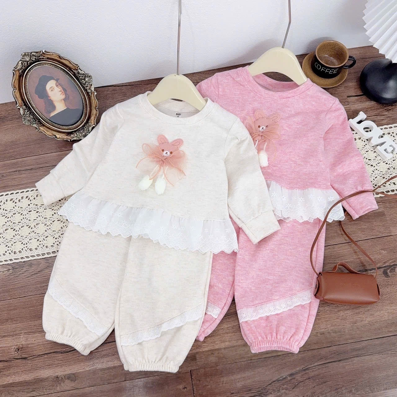 Sét bộ tăm thỏ đính nơ quần bo ống xk bé gái