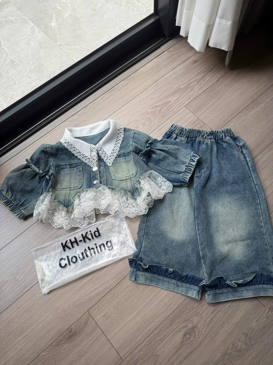 Sét bộ bò tay bồng thân phối ren quần xuông bé gái