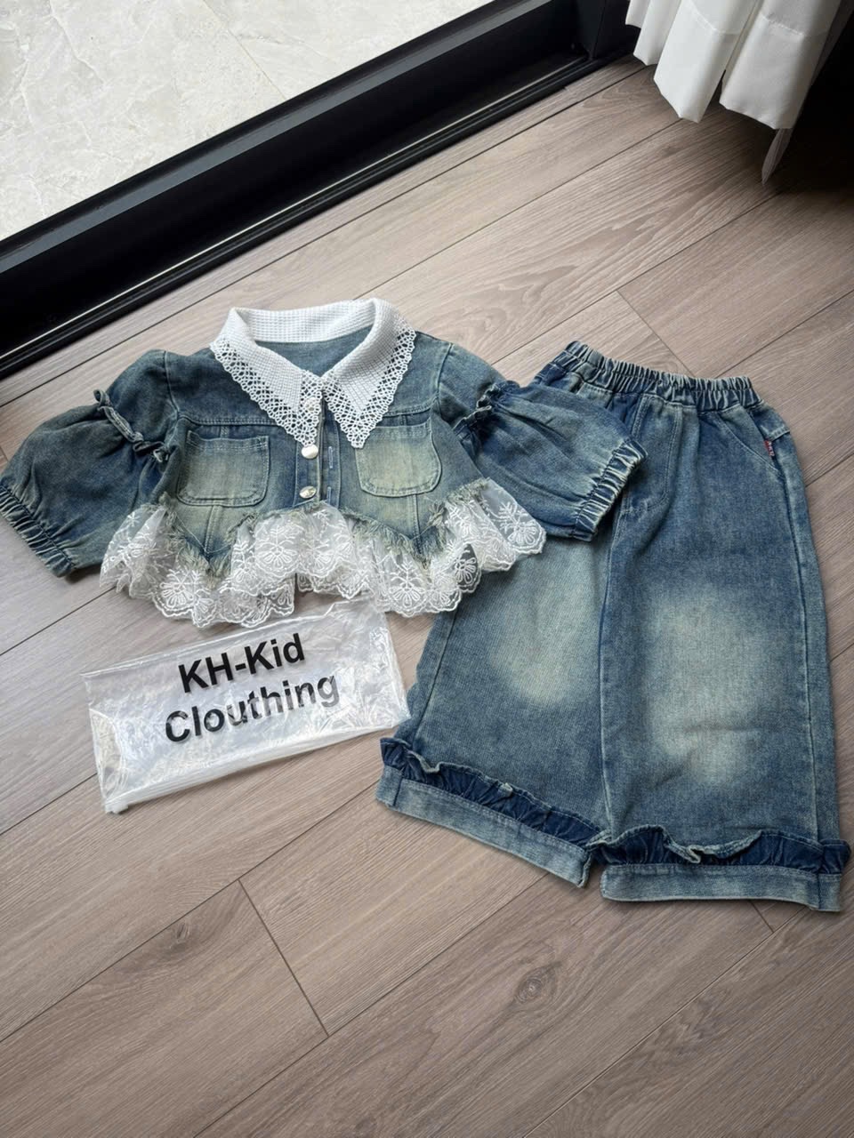 Sét bộ bò tay bồng thân phối ren quần xuông bé gái