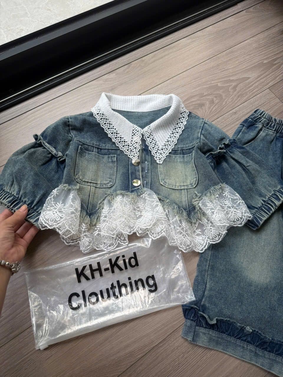 Sét bộ bò tay bồng thân phối ren quần xuông bé gái