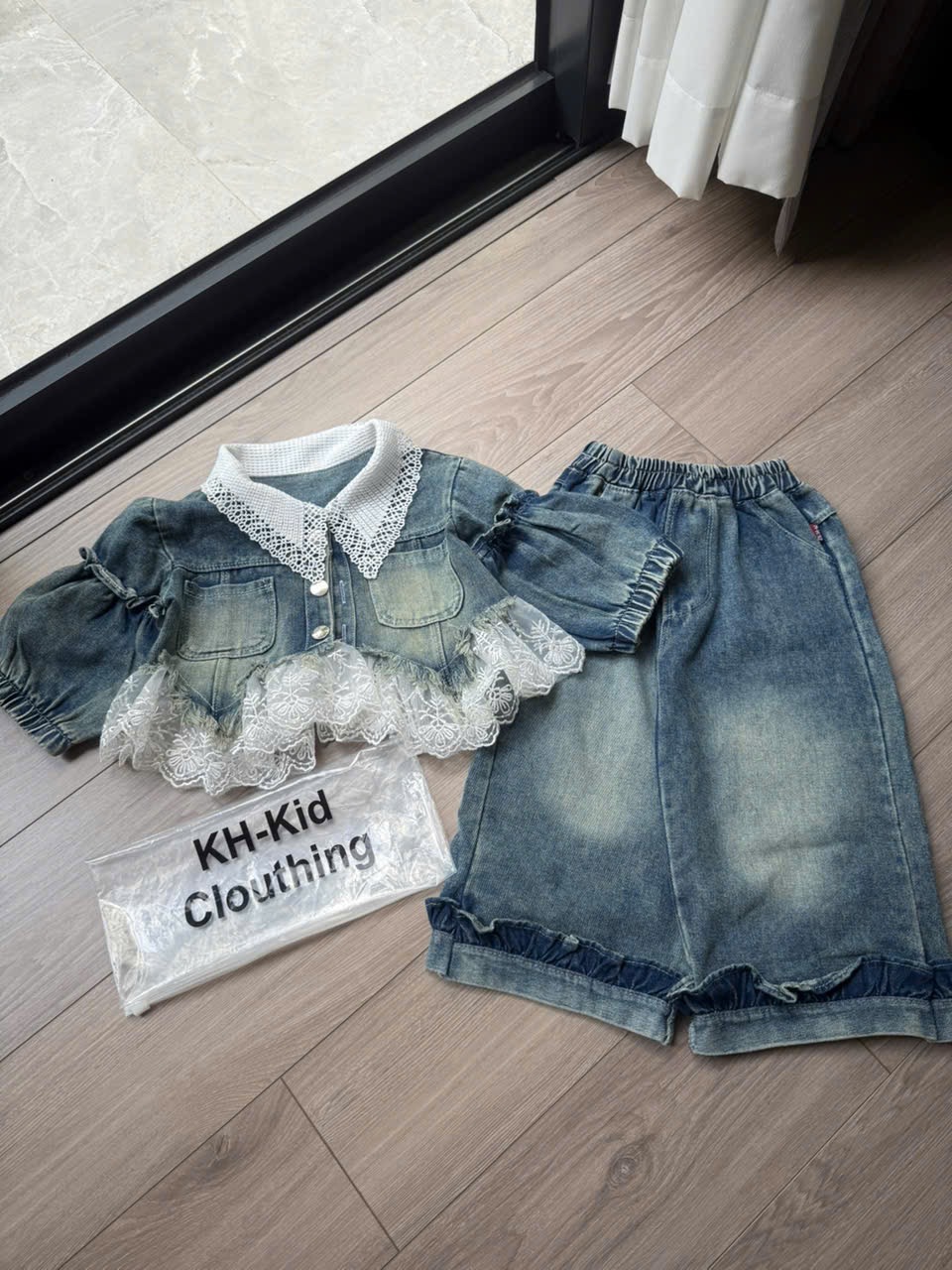 Sét bộ bò tay bồng thân phối ren quần xuông bé gái