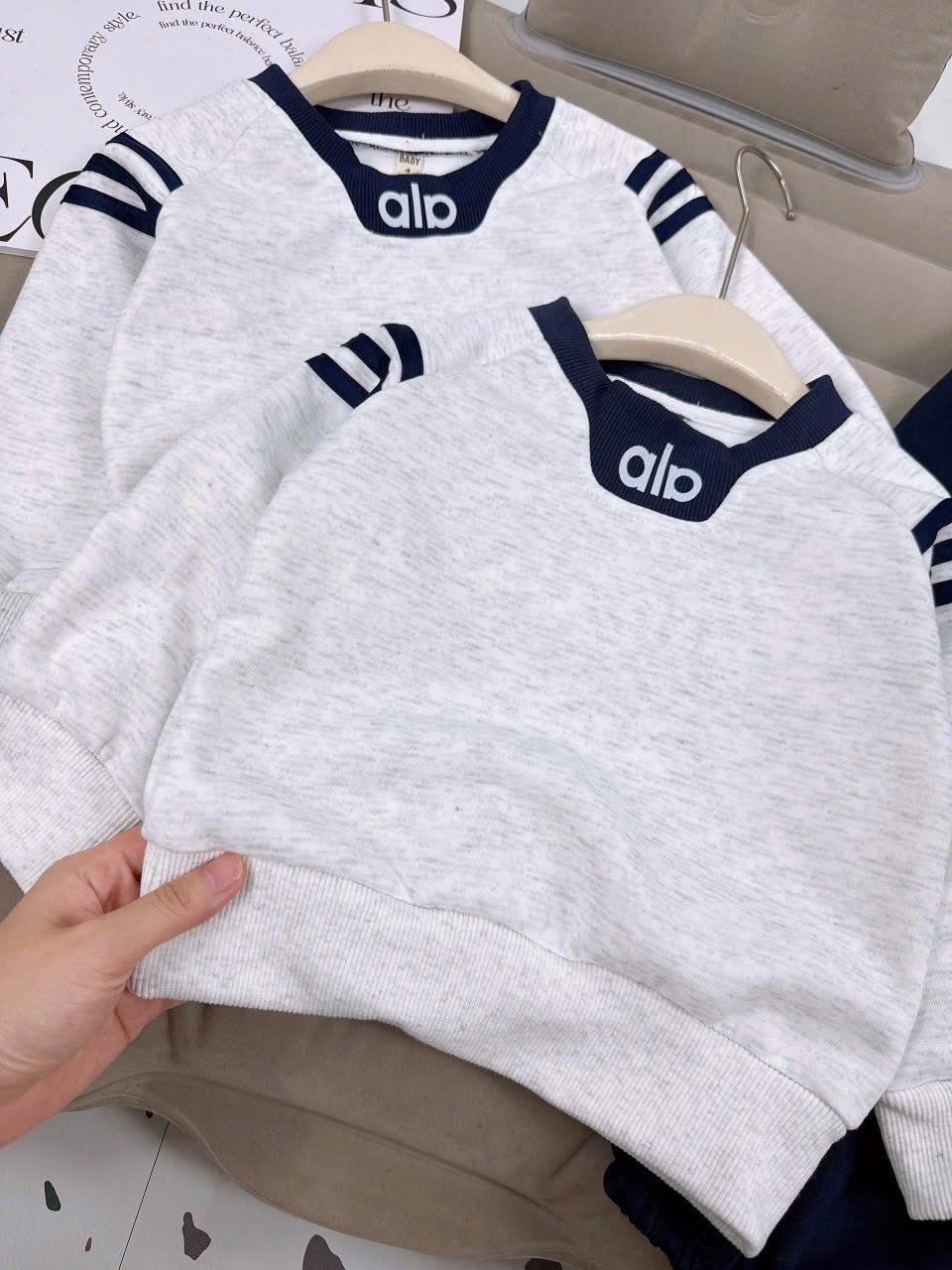 Sét bộ áo alo nỉ ghi quần xanh than bo ống cho bé