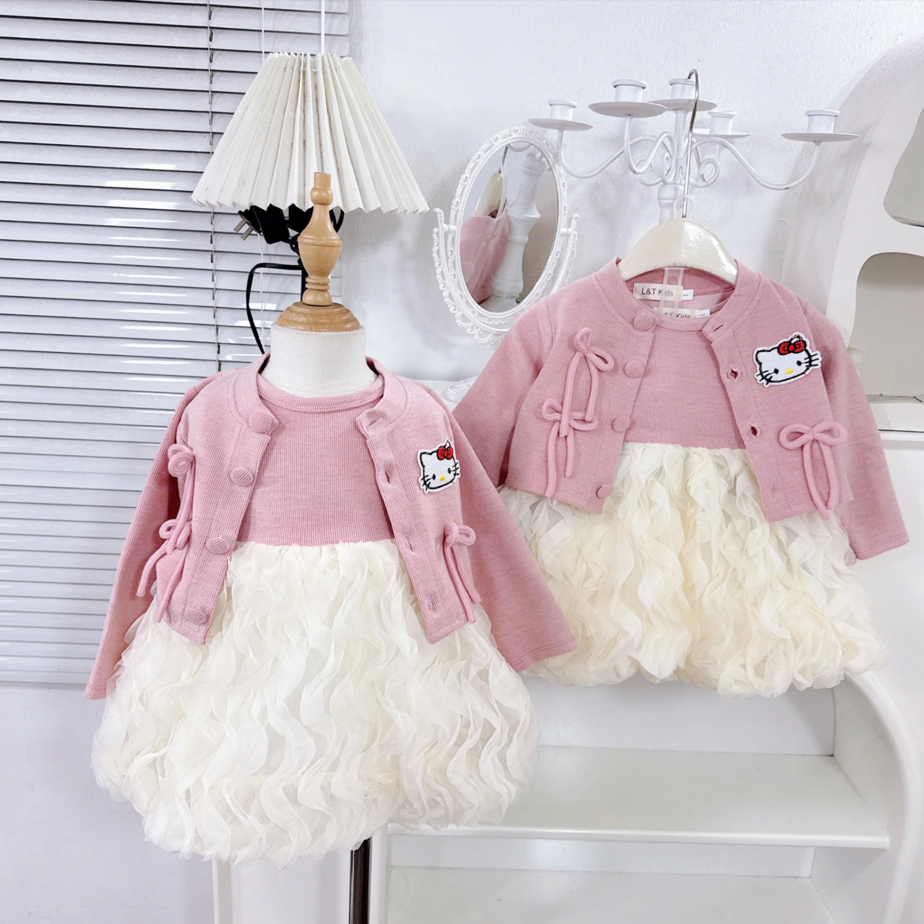 Sét 2 chi tiết áo kèm váy bồng lượn sóng bé gái kitty