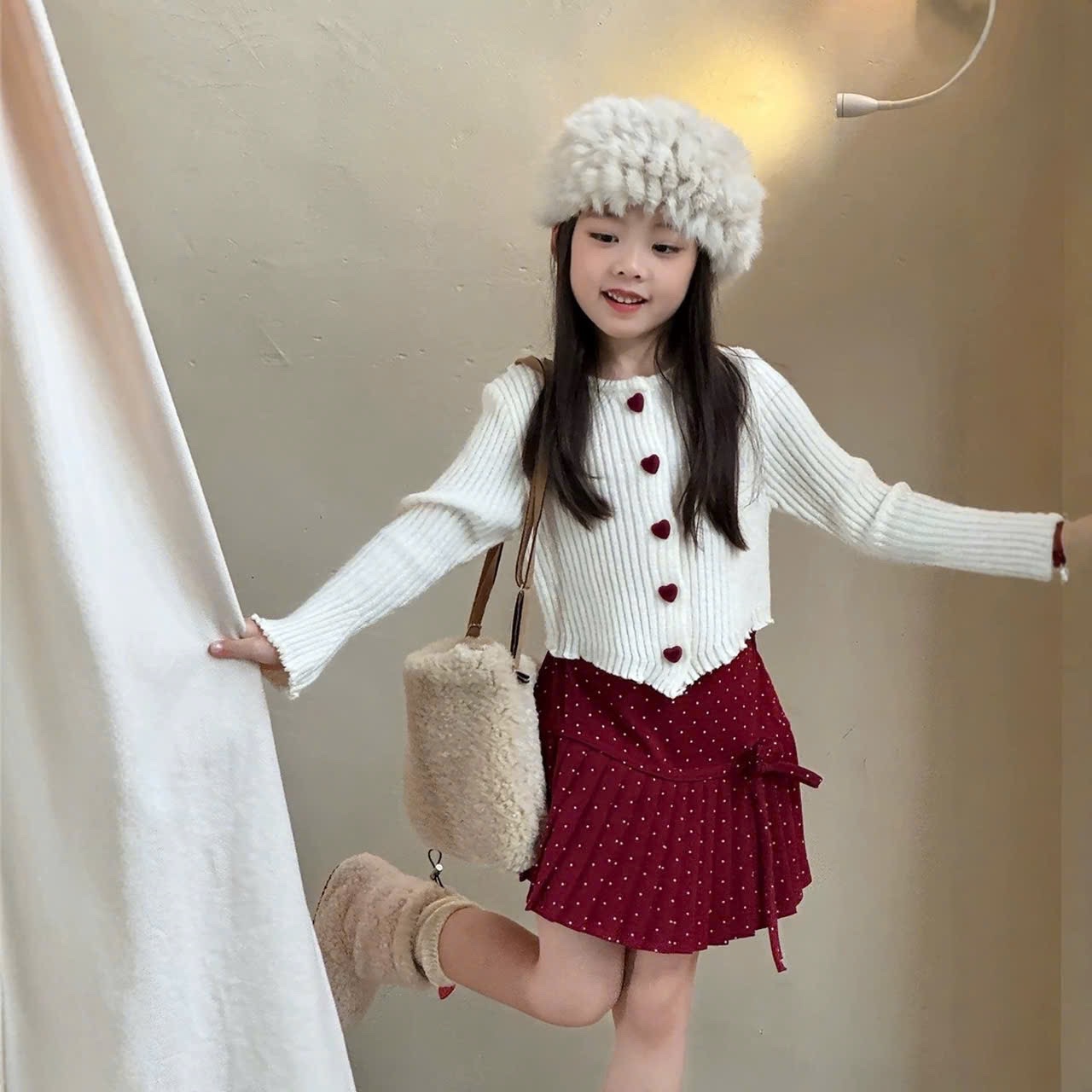 Sét áo len cúc tim cv chấm bi đỏ bé gái
