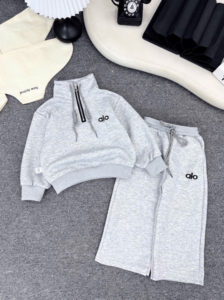 Sét áo alo kéo khoé cổ quần xuông bé gái