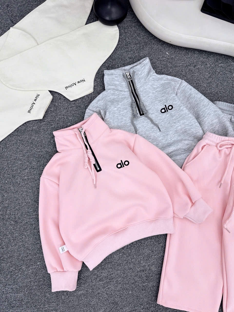 Sét áo alo kéo khoé cổ quần xuông bé gái