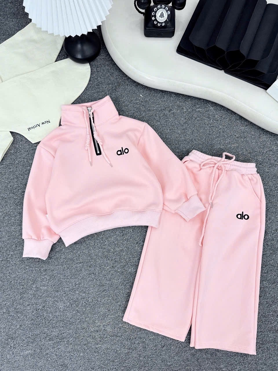 Sét áo alo kéo khoé cổ quần xuông bé gái