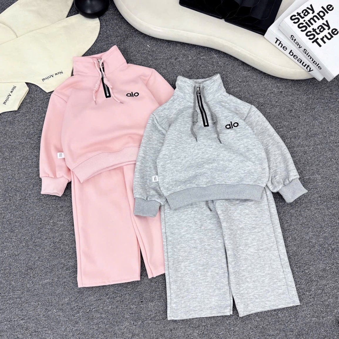 Sét áo alo kéo khoé cổ quần xuông bé gái