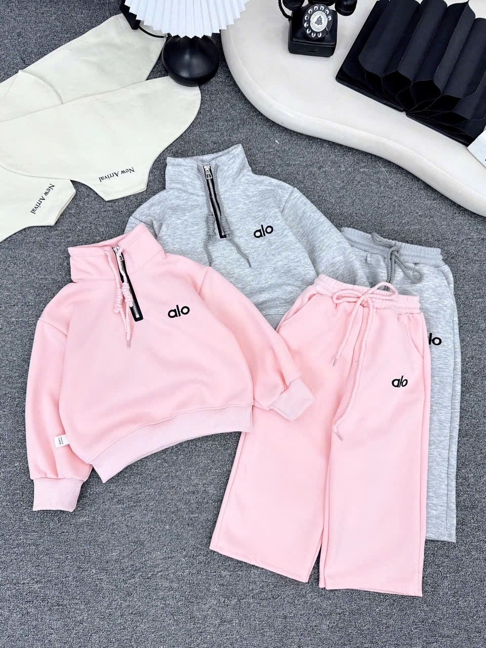 Sét áo alo kéo khoé cổ quần xuông bé gái