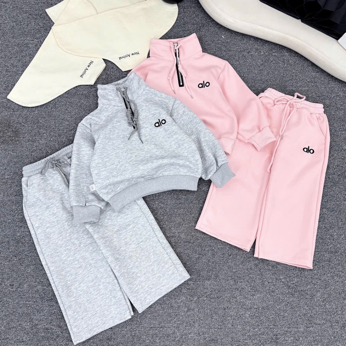 Sét áo alo kéo khoé cổ quần xuông bé gái