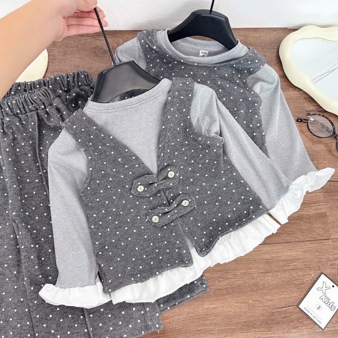 Sét 3 chi tiết ghi xám chấm bi bé gái