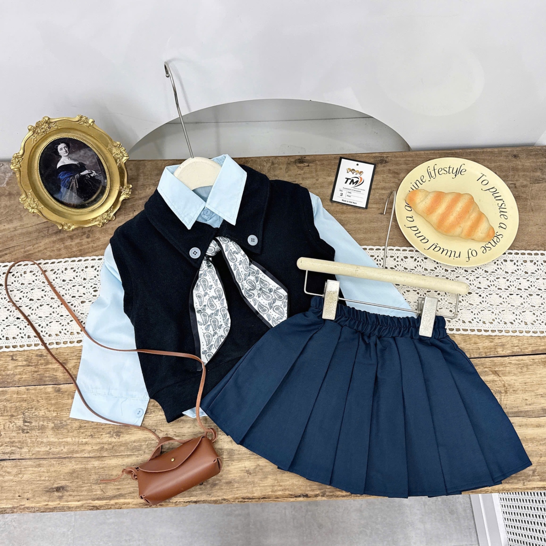 (Tm) Sét 3 chi tiết gile kèm khăn cv xếp ly bé gái