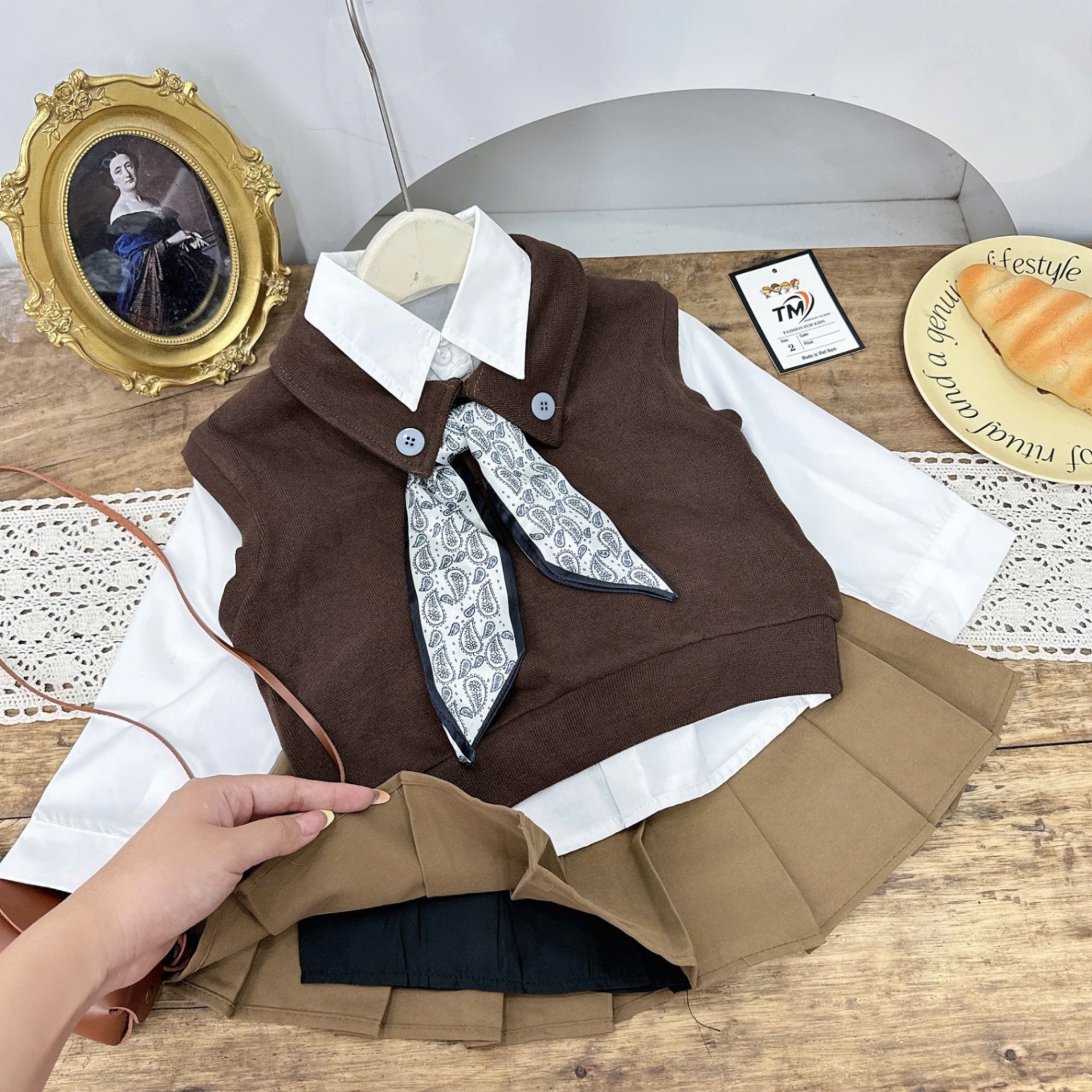 (Tm) Sét 3 chi tiết gile kèm khăn cv xếp ly bé gái